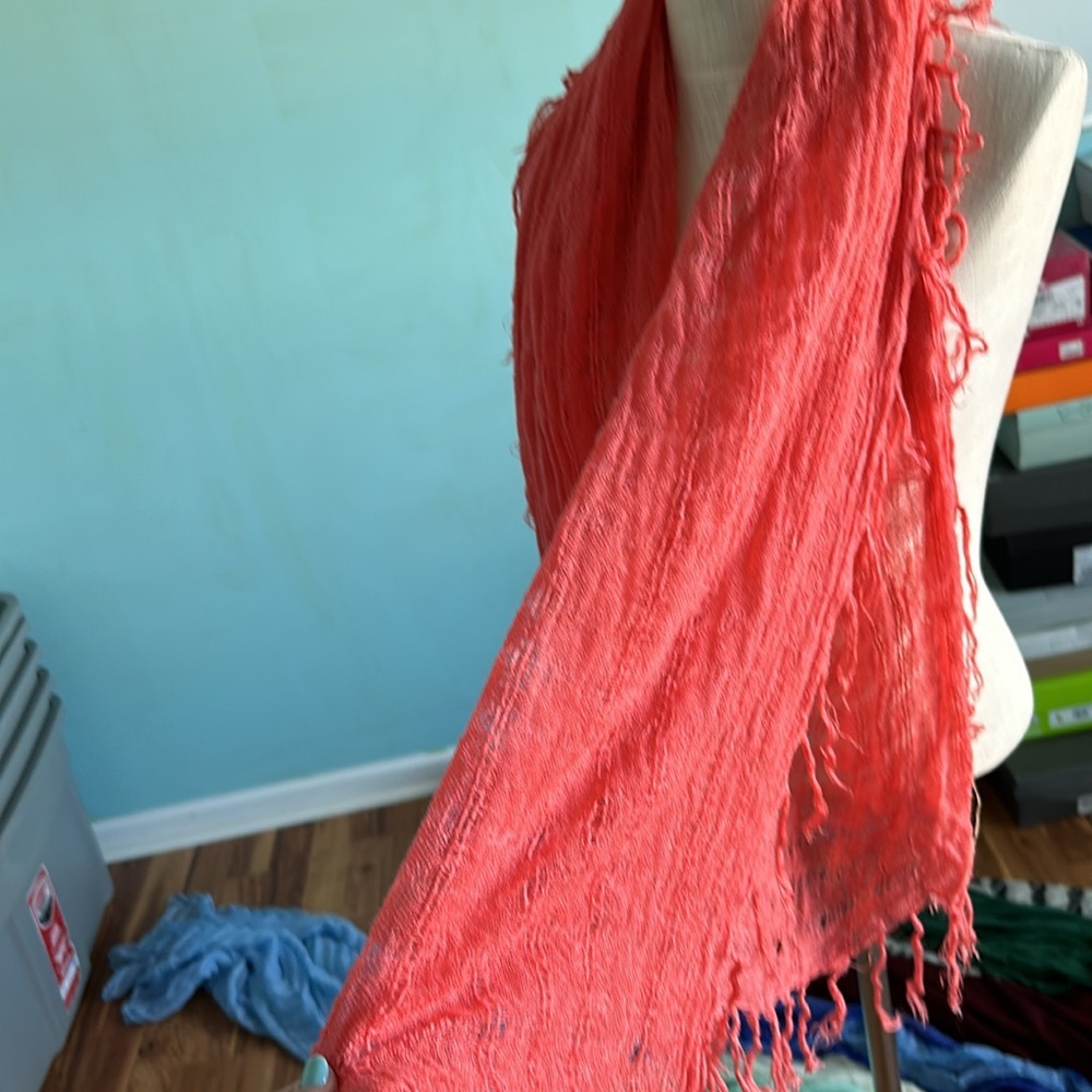 Pink scarf - Picture 4 of 4